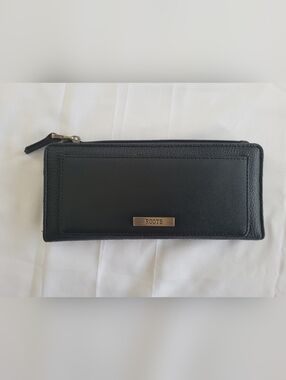 ROOTS Black Leather Zip Wallet with Brass Logo